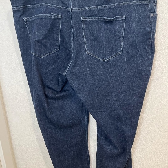 LEE Classic Fit Plus Size Petite Dark Wash Straight Leg Cotton Blend Jeans WP - Picture 4 of 4